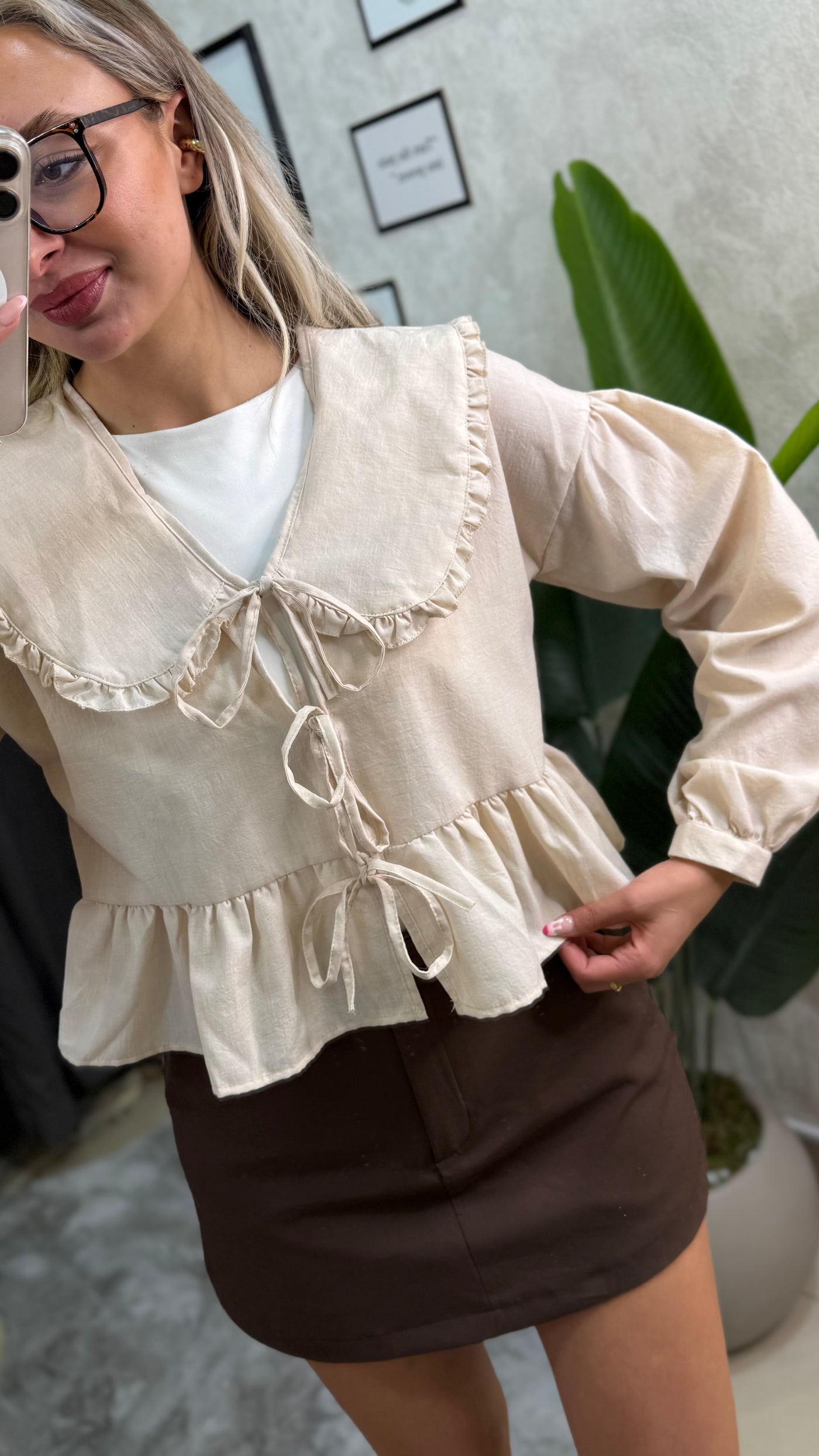 BEBE YAKA BAĞLAMALI BEJ GÖMLEK