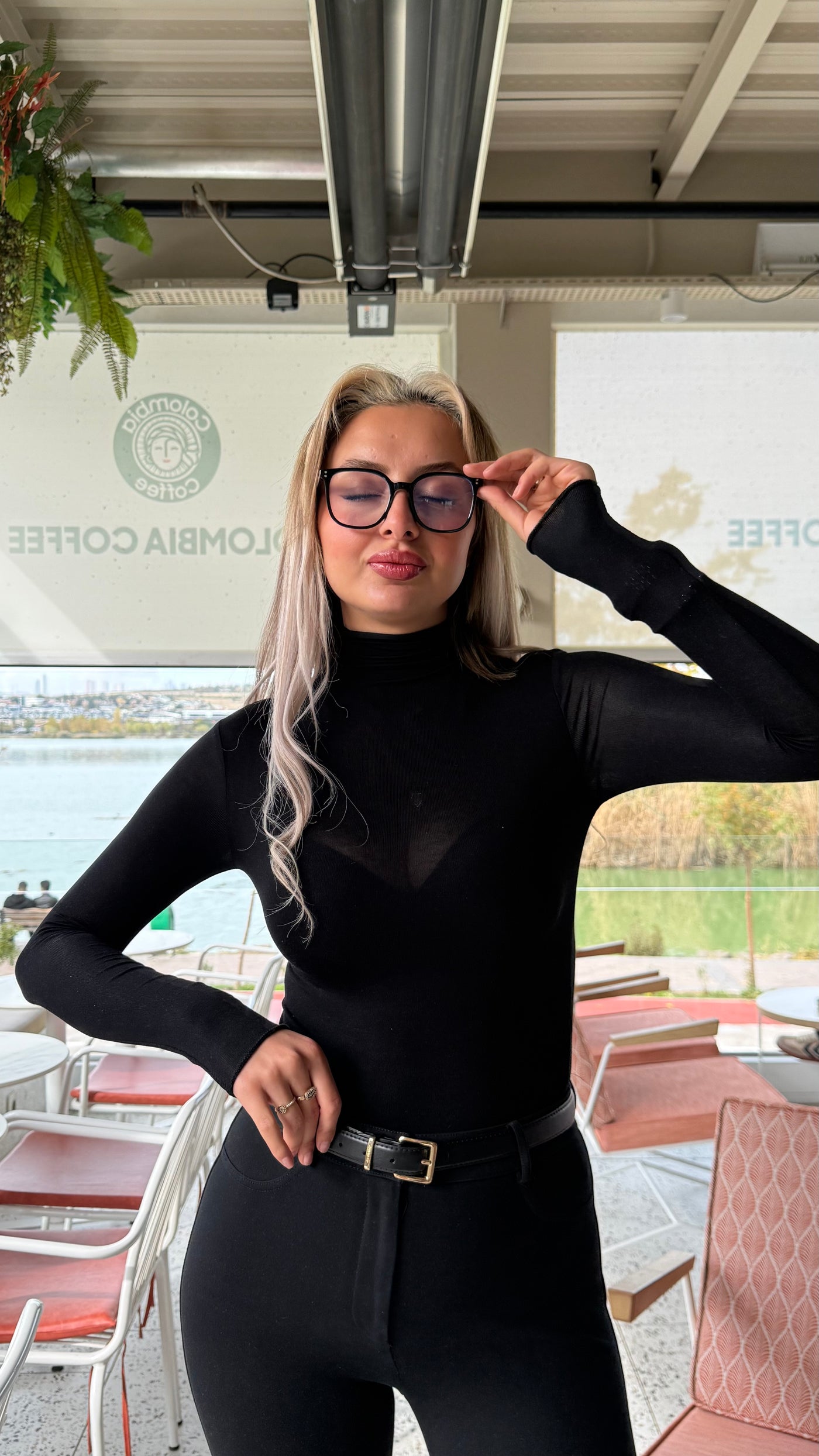 BOĞAZLI ULTRA HAFİF SİYAH ÖRME BLUZ