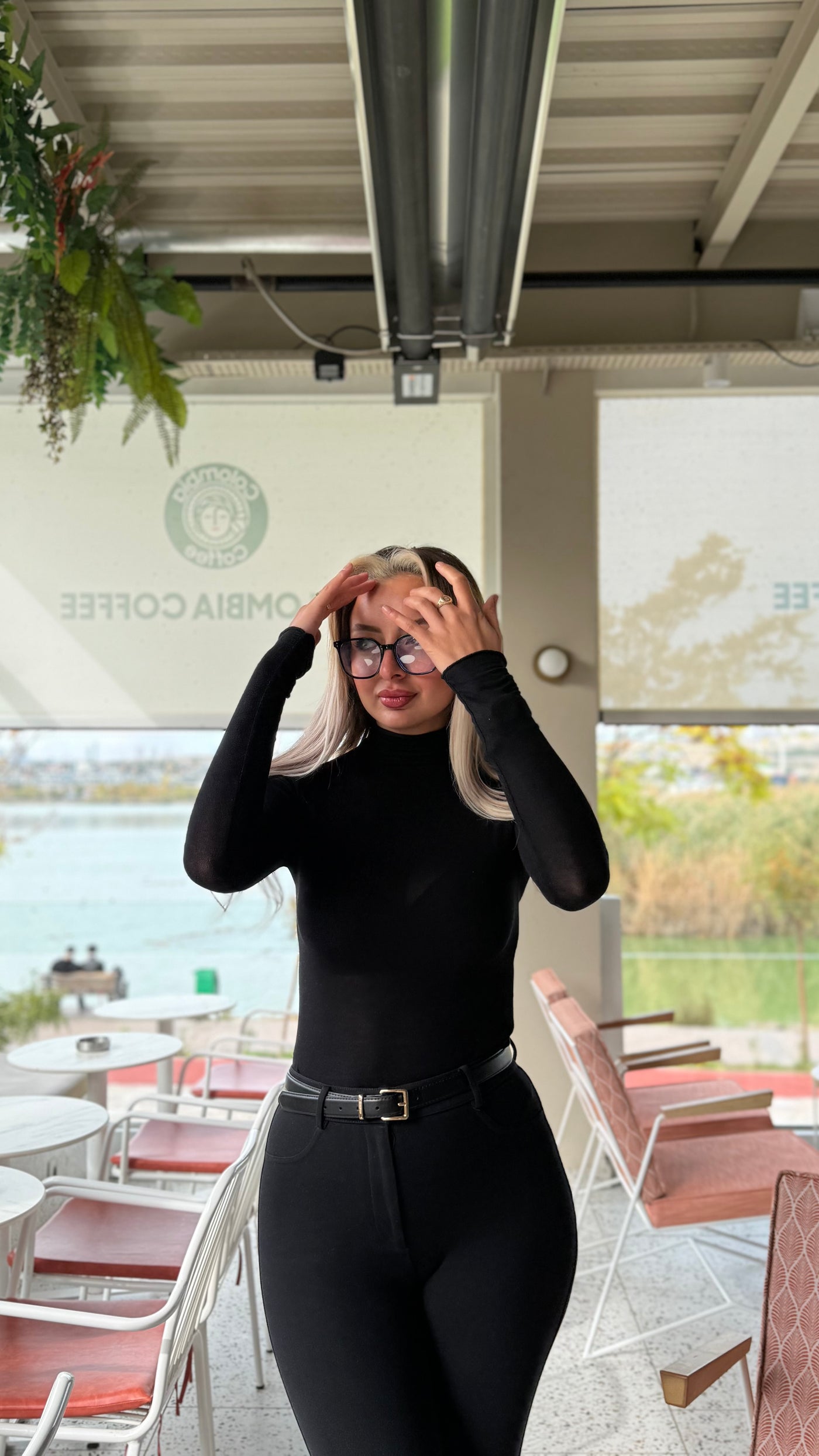 BOĞAZLI ULTRA HAFİF SİYAH ÖRME BLUZ