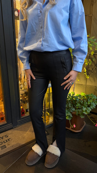 BİLEK YIRTMAÇLI YÜKSEK BEL DERİ PANTOLON